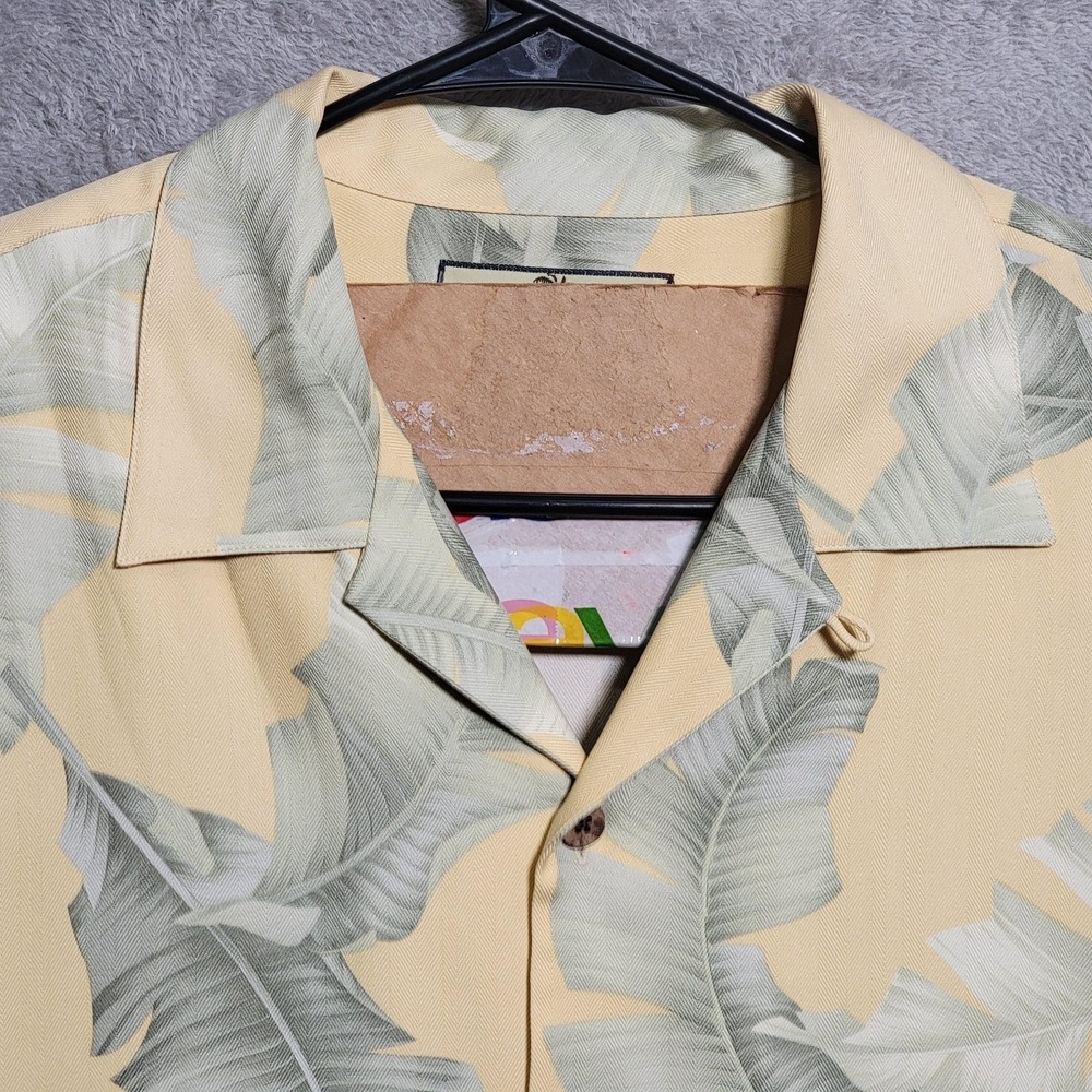 Tommy Bahama Shirt Men Medium Yellow Green Leaf Floral Silk Hawaiian Camp Casual